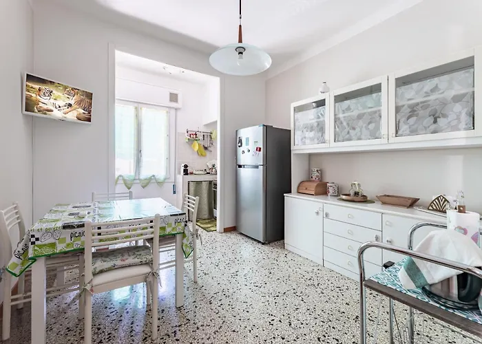 Guesthost - La Fenice Διαμέρισμα *