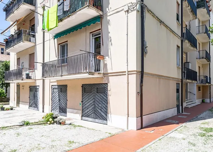 Guesthost - La Fenice Διαμέρισμα *